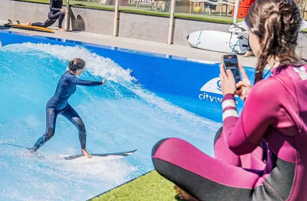 ¡Nuevo Sorteo! Gana una de las cincos sesiones de Surf Artificial para 2 personas de Honna Surf Hub