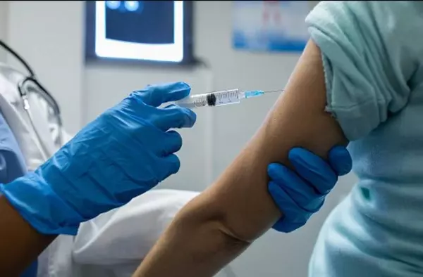 La Comunidad de Madrid inicia en octubre la vacunación conjunta frente a la gripe y el COVID-19 