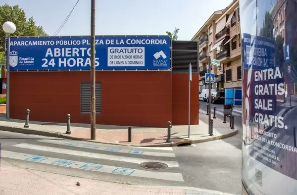 El aparcamiento de la plaza de la Concordia de Boadilla seguirá siendo gratuito en 2024