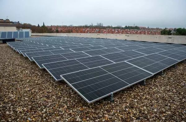 Boadilla licita la instalación de placas fotovoltaicas en tres centros deportivos municipales