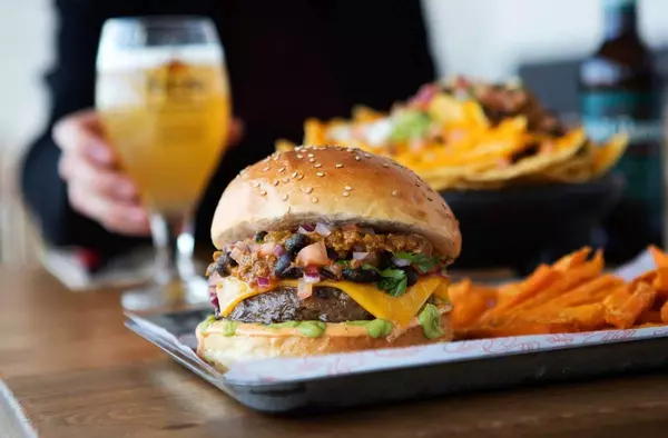 Los creadores de la 'Cayetana Burger' eligen Boadilla para la apertura de su nuevo restaurante