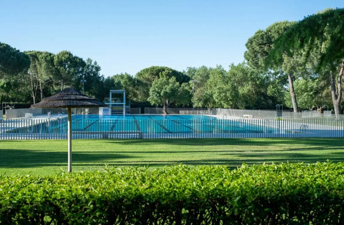 La Piscina municipal de verano de Boadilla abre sus puertas 