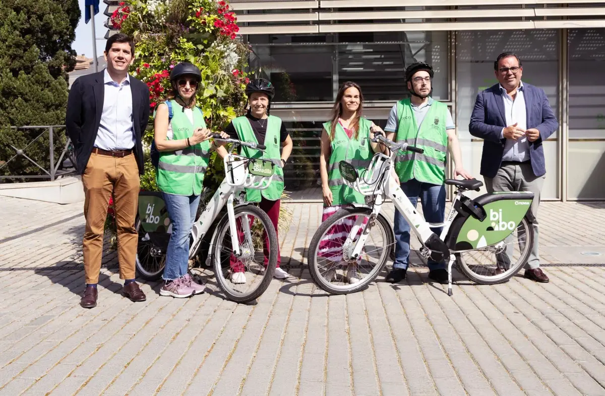 La Patrulla Verde recorre Boadilla para reforzar la vigilancia de la limpieza en la vía pública 