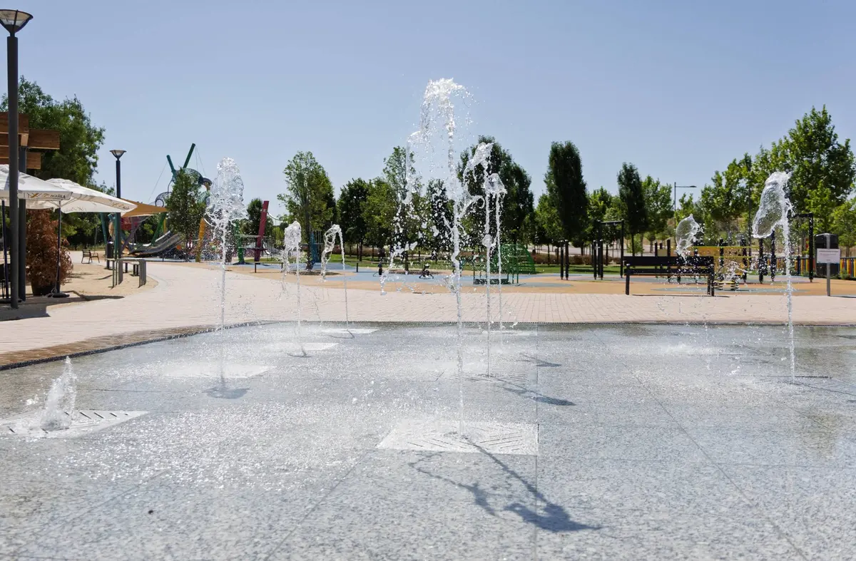 Los chorros de agua del parque Miguel Ángel Blanco amplían su horario de funcionamiento