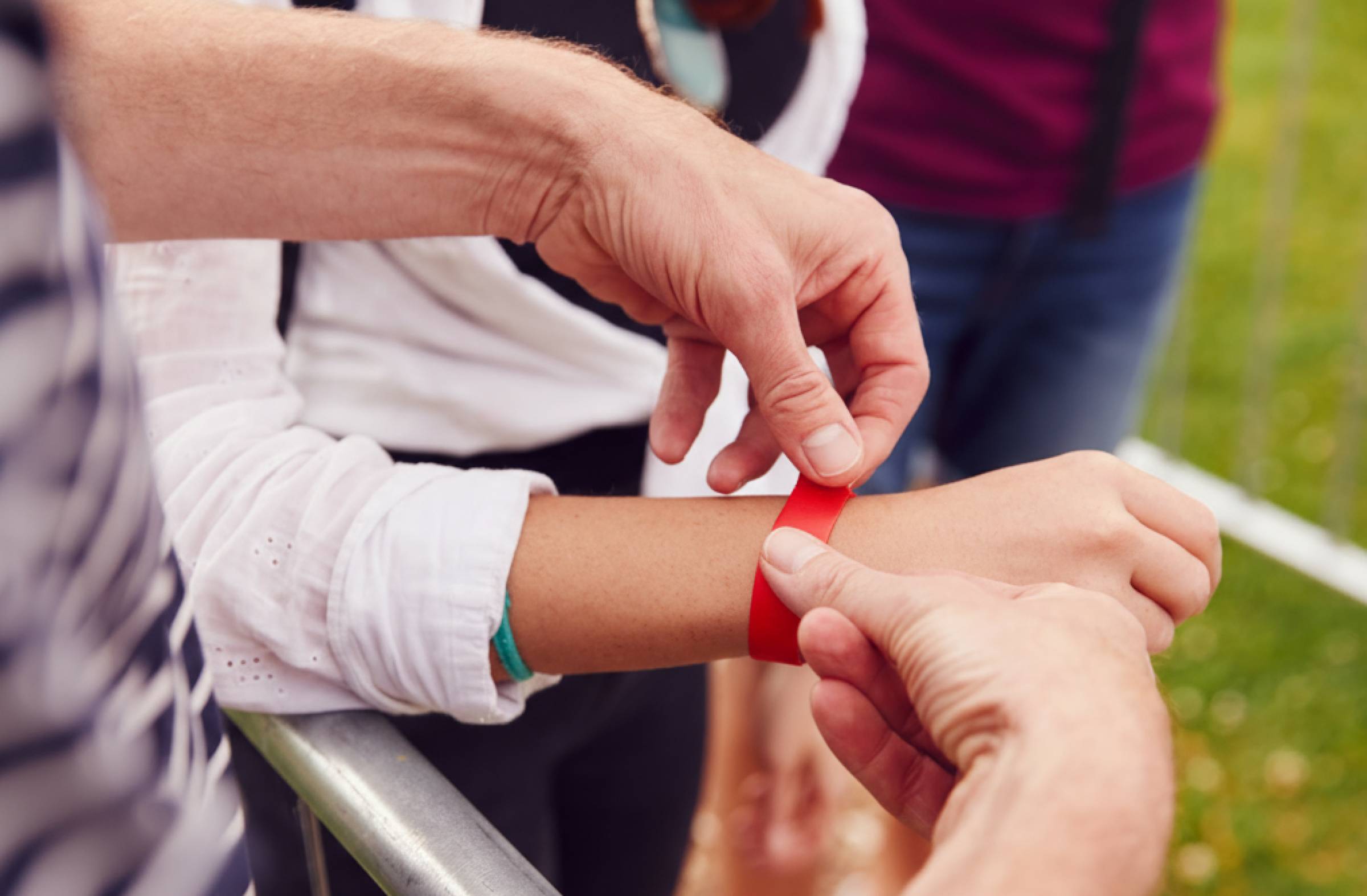 
                                                    Protección Civil repartirá pulseras de identificación para niños durante las Fiestas de Boadilla