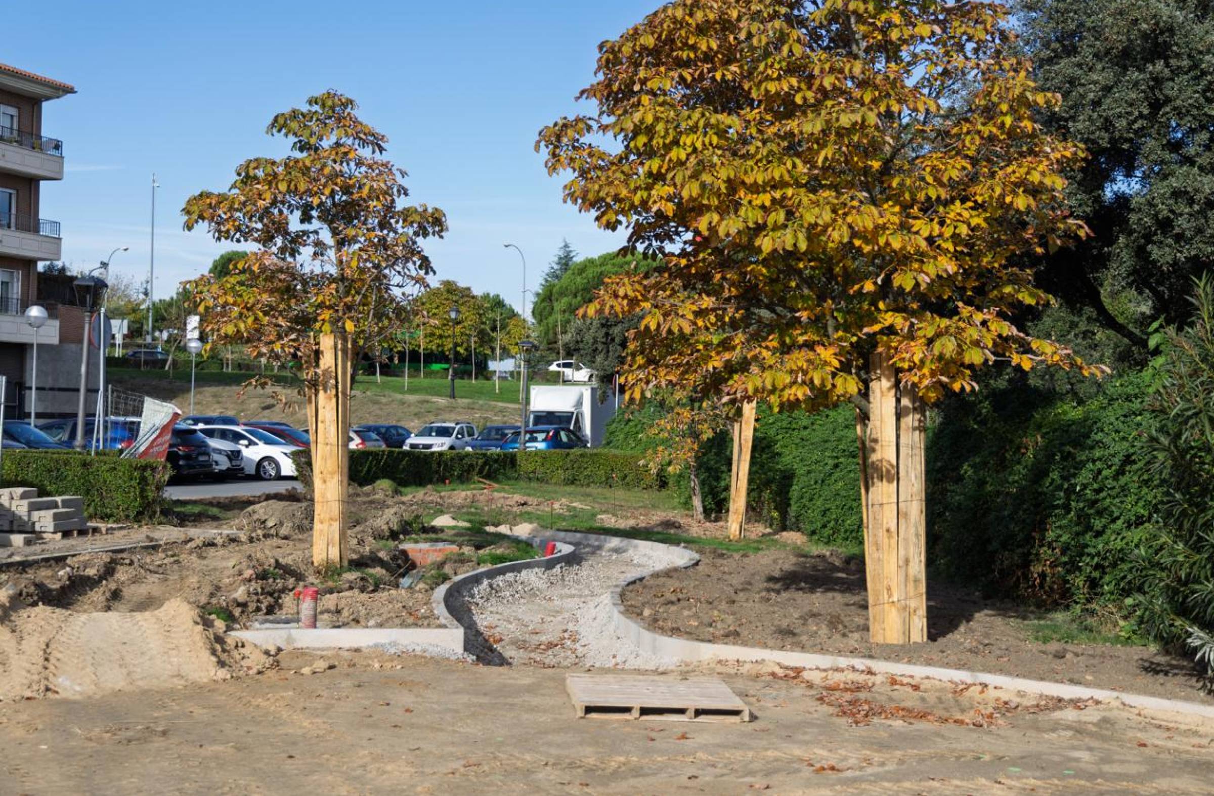 
                                                    El parque Virgen del Pilar, en el casco histórico de Boadilla, avanza en su renovación: así se quedará tras las obras