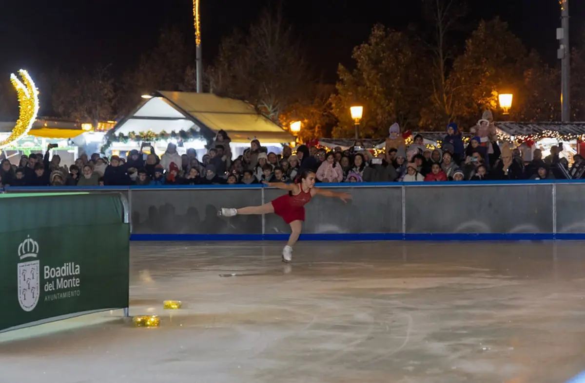 Boadilla ofrece pases gratuitos para escolares en la pista de hielo municipal