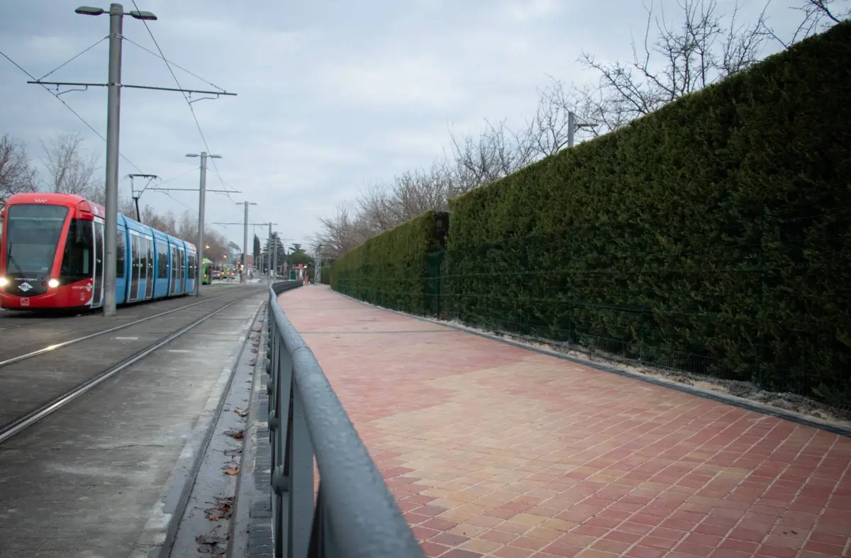 
                                        El Ayuntamiento de Boadilla finaliza el acerado de carretera de Villaviciosa, entre el parque de los Bomberos y el Recinto Ferial