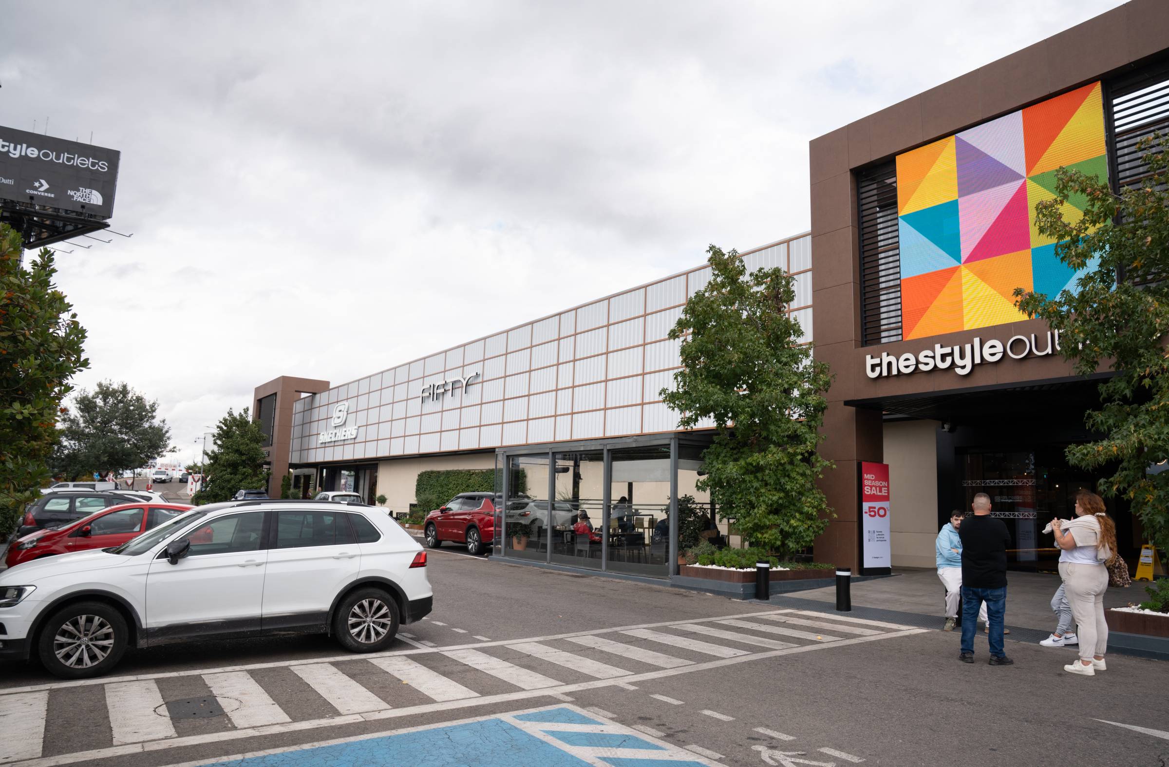 
                                                    80 segundos para llevarte todo lo que quieras y Descuentos del 80%: Vuelve “80’s PARTY” a Las Rozas The Style Outlets