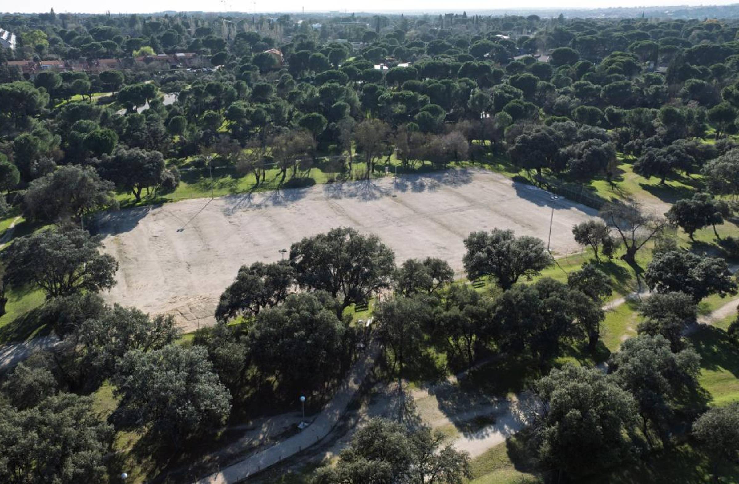 
                                                    Boadilla convertirá en zona verde y deportiva la parcela del antiguo campo de fútbol de Montepríncipe