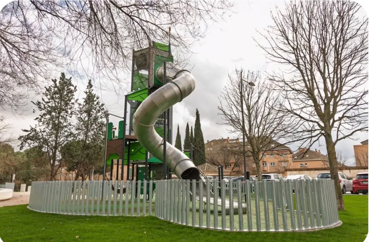 Boadilla inaugura el parque Virgen del Pilar con juegos infantiles y churros con chocolate