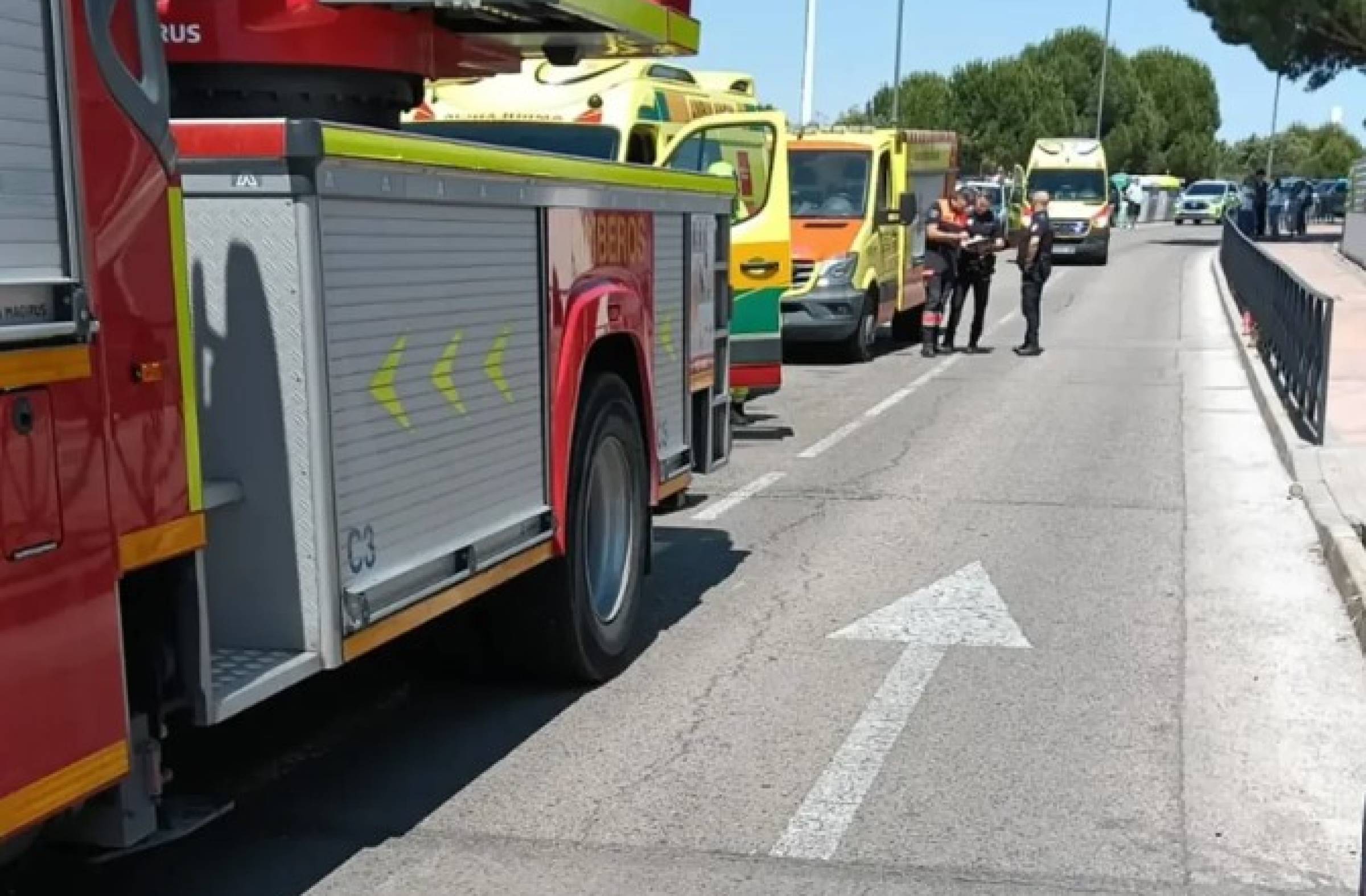 
                                                    Un incendio en la calle Juan Sebastián Elcano de Boadilla obliga a desalojar un edificio