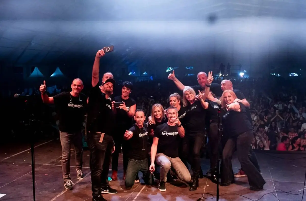   El grupo local The Fortynagers ofrece mañana un concierto solidario en el colegio Mirabal