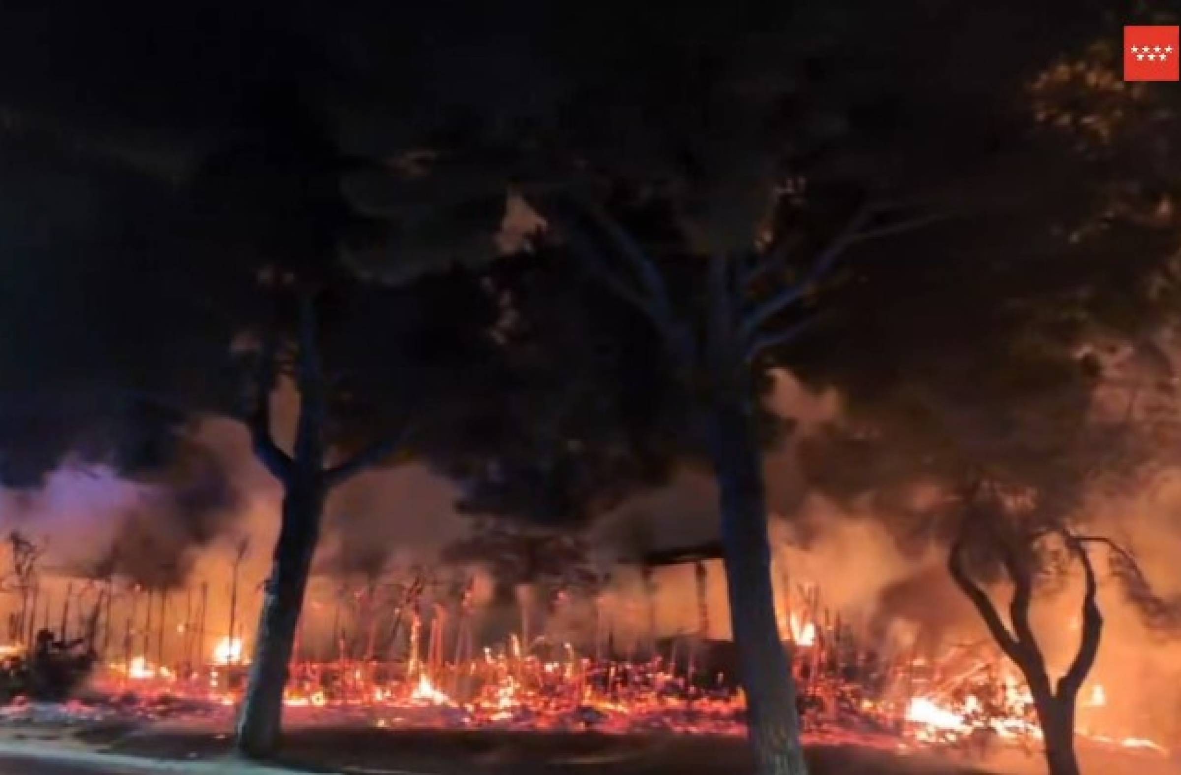 
                                                    Importante incendio en una vivienda Boadilla: hasta cuatro dotaciones de Bomberos acuden a su extinción