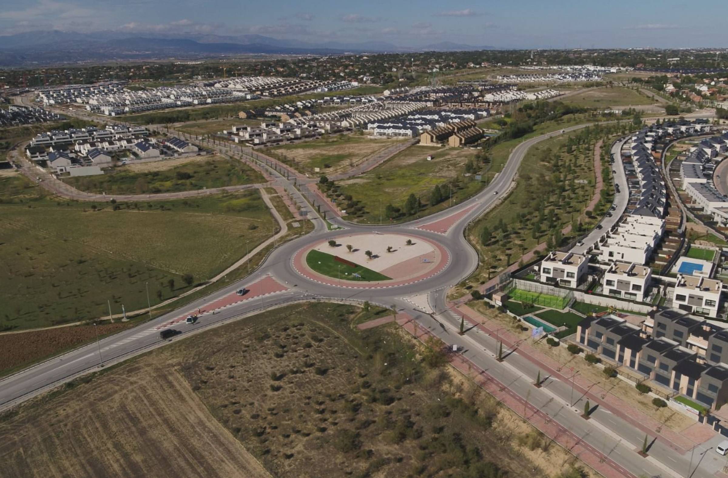 
                                                    La aprobación de 108 nuevas viviendas de protección pública reabre la brecha entre PP y VOX en Boadilla
