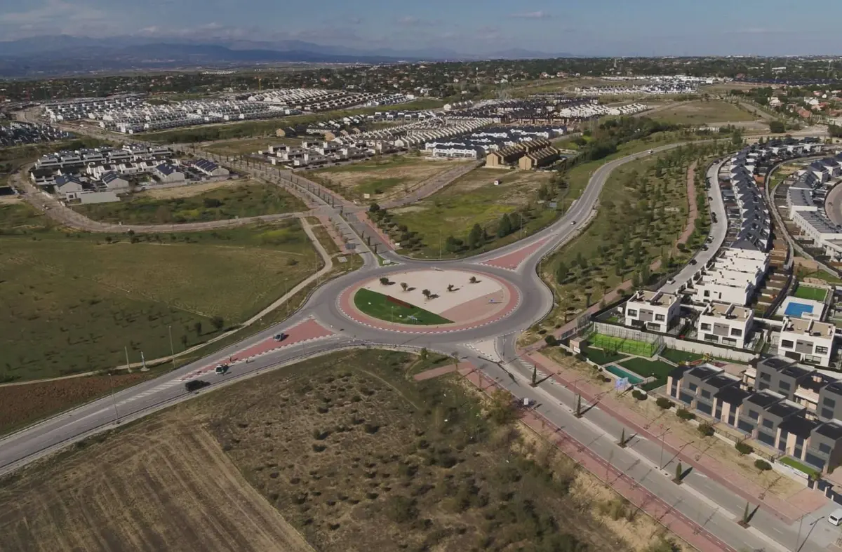 
                                La aprobación de 108 nuevas viviendas de protección pública reabre la brecha entre PP y VOX en Boadilla                                    