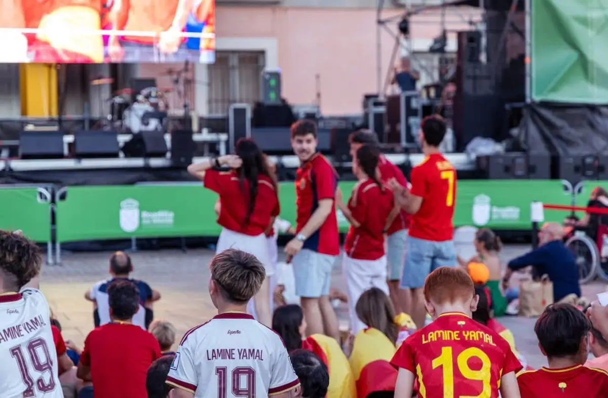     Boadilla cambia la ubicación de la pantalla gigante para seguir el España-Bélgica del Mundial de Fútbol