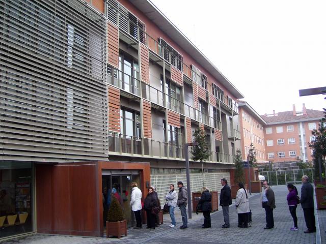 
                                                    Centenares de vecinos acuden a "comprometerse con el Ayuntamiento" en el correcto uso del reciclaje