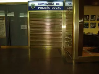 El PSOE  de Boadilla denuncia que la comisaría de policia de Las Lomas está cerrada.