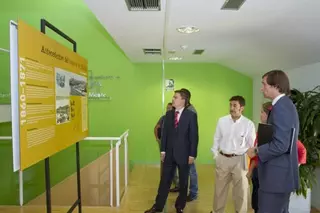El Alcalde visita la Exposición "Del Tranvía al Metro Ligero"