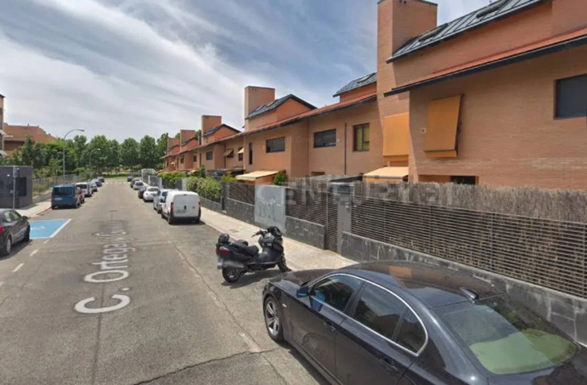 Escritorio con almacenaje