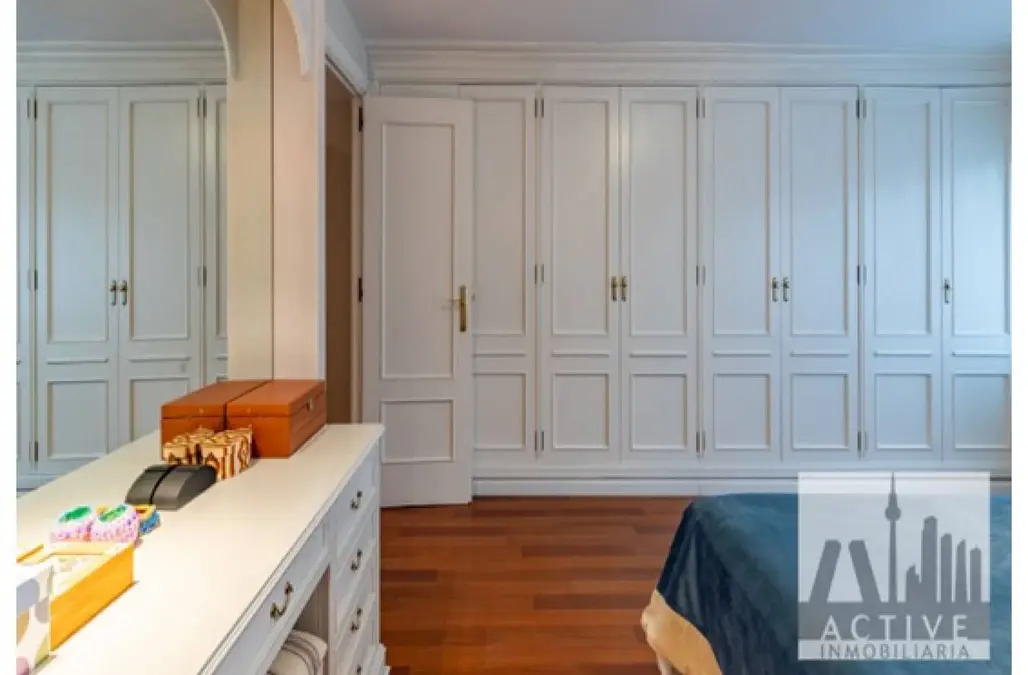 Chalet pareado en venta en calle Mar Adriático
