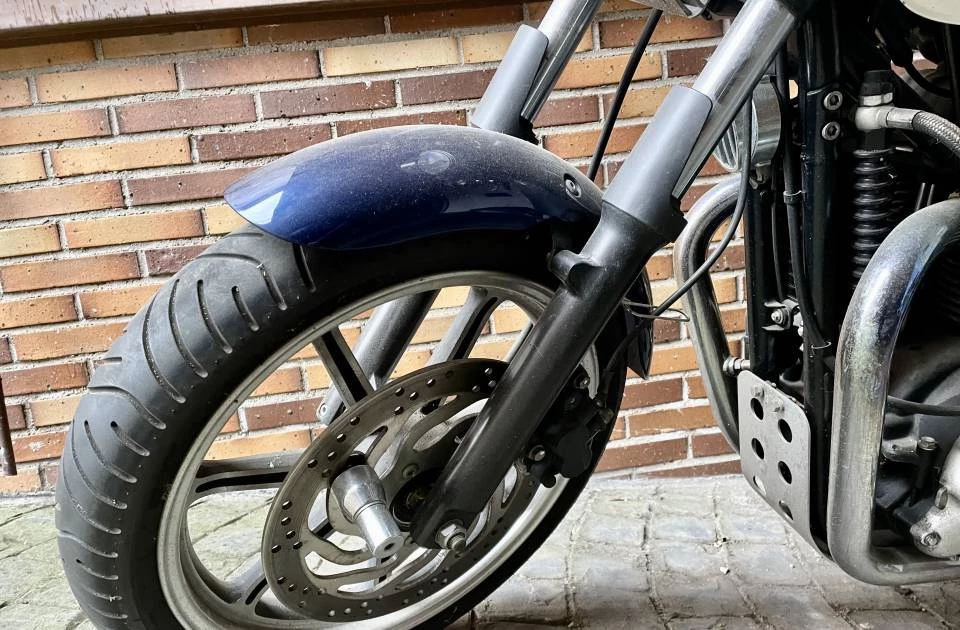 TRIUMPH Bonneville 900 SE (solo 5.361 kms)