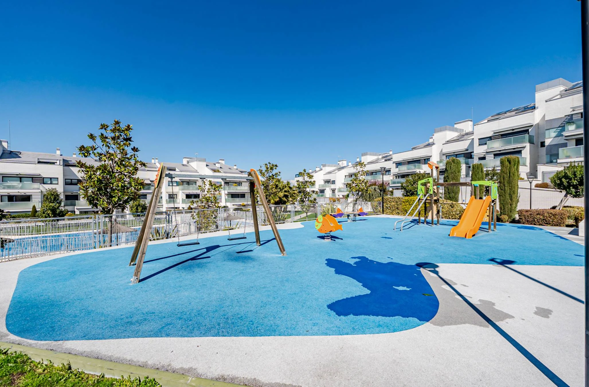 Escritorio con almacenaje