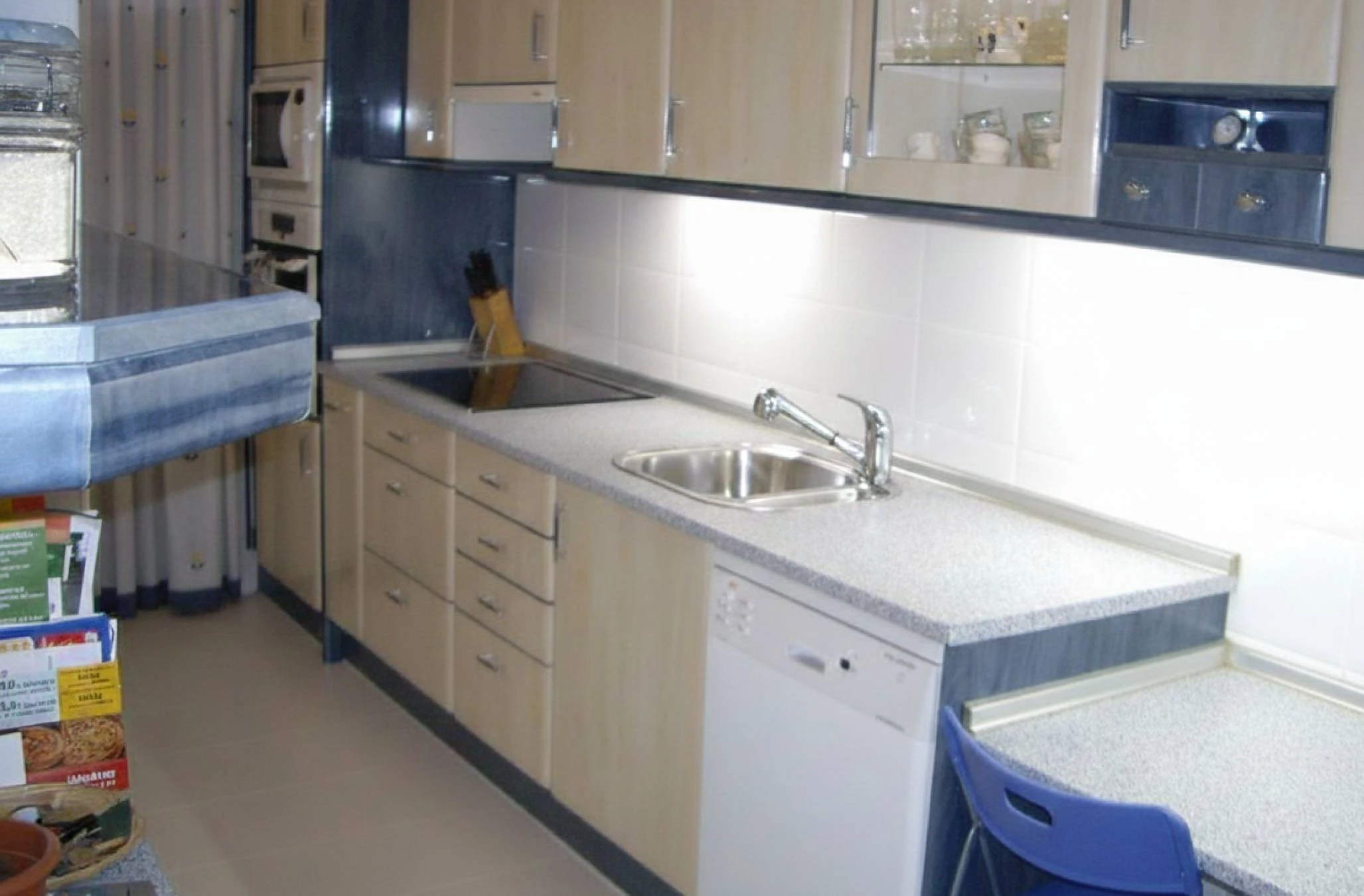 Escritorio con almacenaje