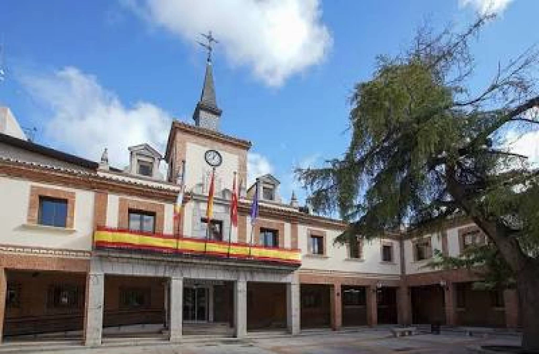 ALQUILO HABITACIÓN PREMIUM EN LAS ROZAS-ZONA RESIDENCIAL